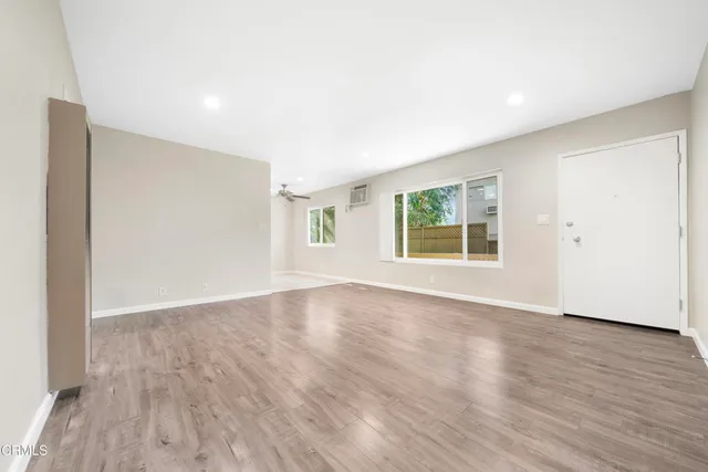 $2,195 | 590 North Los Robles Avenue, Unit 8, Pasadena, CA 91101