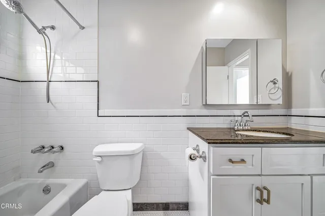 $2,195 | 590 North Los Robles Avenue, Unit 8, Pasadena, CA 91101