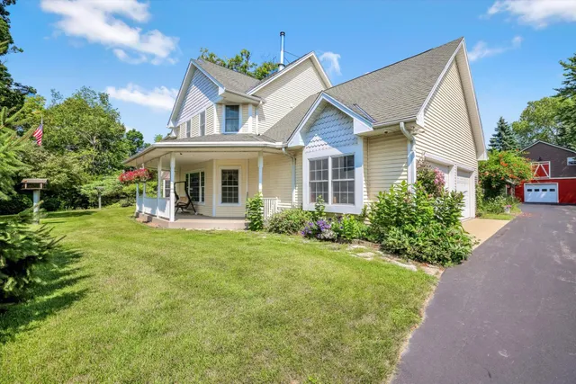 $839,900 | 28700 East River Bay Drive, Waterford, WI 53185