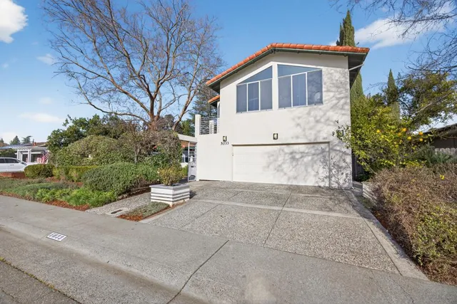 a view of a house with backyard and sitting area