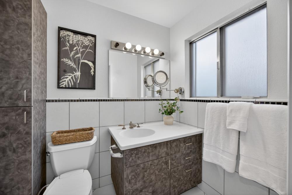 5033 El Cemonte Avenue Davis, CA 95618 - Photo 39 of 76 a bathroom with a sink and a mirror