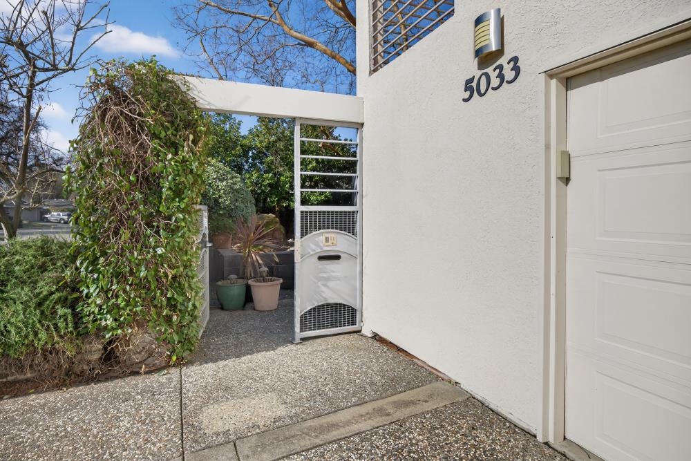 5033 El Cemonte Avenue Davis, CA 95618 - Photo 4 of 76