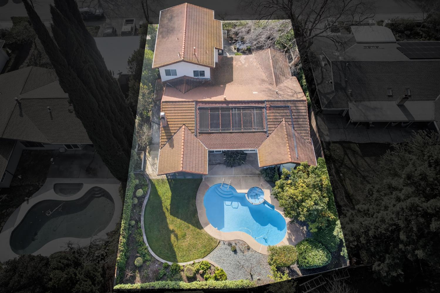 5033 El Cemonte Avenue Davis, CA 95618 - Photo 72 of 76 an aerial view of a house with garden space and sitting area