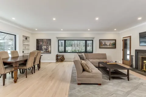 $1,600,000 | 157 South Deere Park Drive, Highland Park, IL 60035