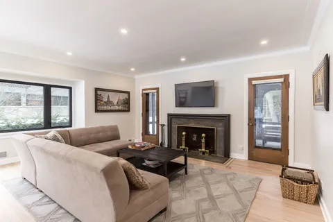 $1,600,000 | 157 South Deere Park Drive, Highland Park, IL 60035