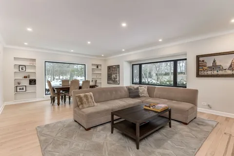 $1,600,000 | 157 South Deere Park Drive, Highland Park, IL 60035