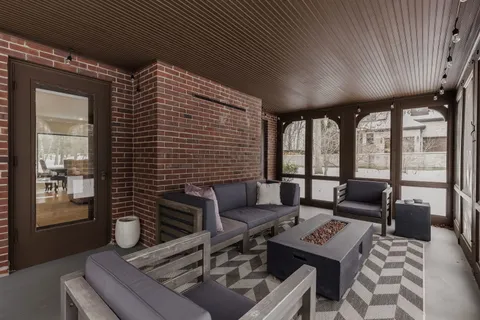 $1,600,000 | 157 South Deere Park Drive, Highland Park, IL 60035