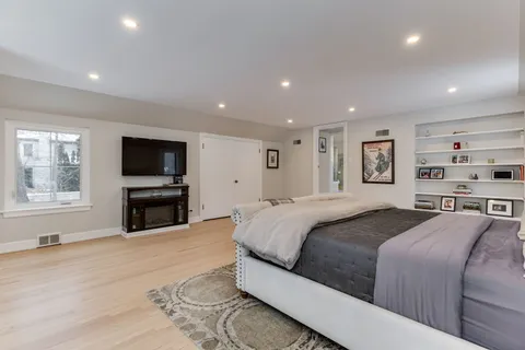$1,600,000 | 157 South Deere Park Drive, Highland Park, IL 60035