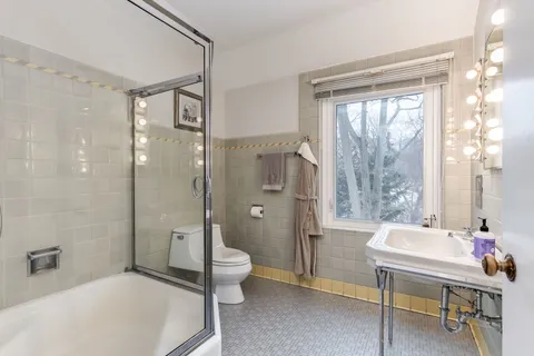 $1,600,000 | 157 South Deere Park Drive, Highland Park, IL 60035