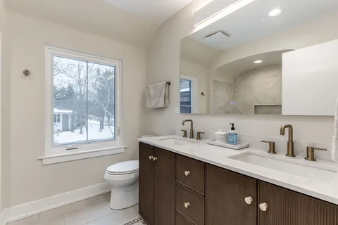 $1,600,000 | 157 South Deere Park Drive, Highland Park, IL 60035