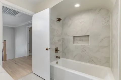 $1,600,000 | 157 South Deere Park Drive, Highland Park, IL 60035