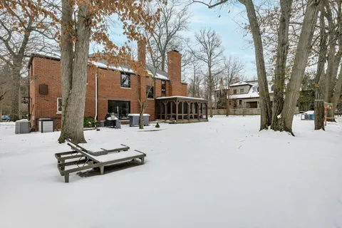 $1,600,000 | 157 South Deere Park Drive, Highland Park, IL 60035