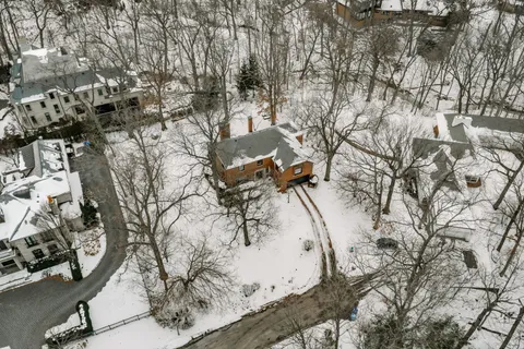 $1,600,000 | 157 South Deere Park Drive, Highland Park, IL 60035