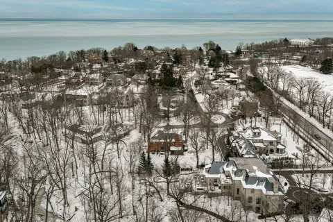 $1,600,000 | 157 South Deere Park Drive, Highland Park, IL 60035