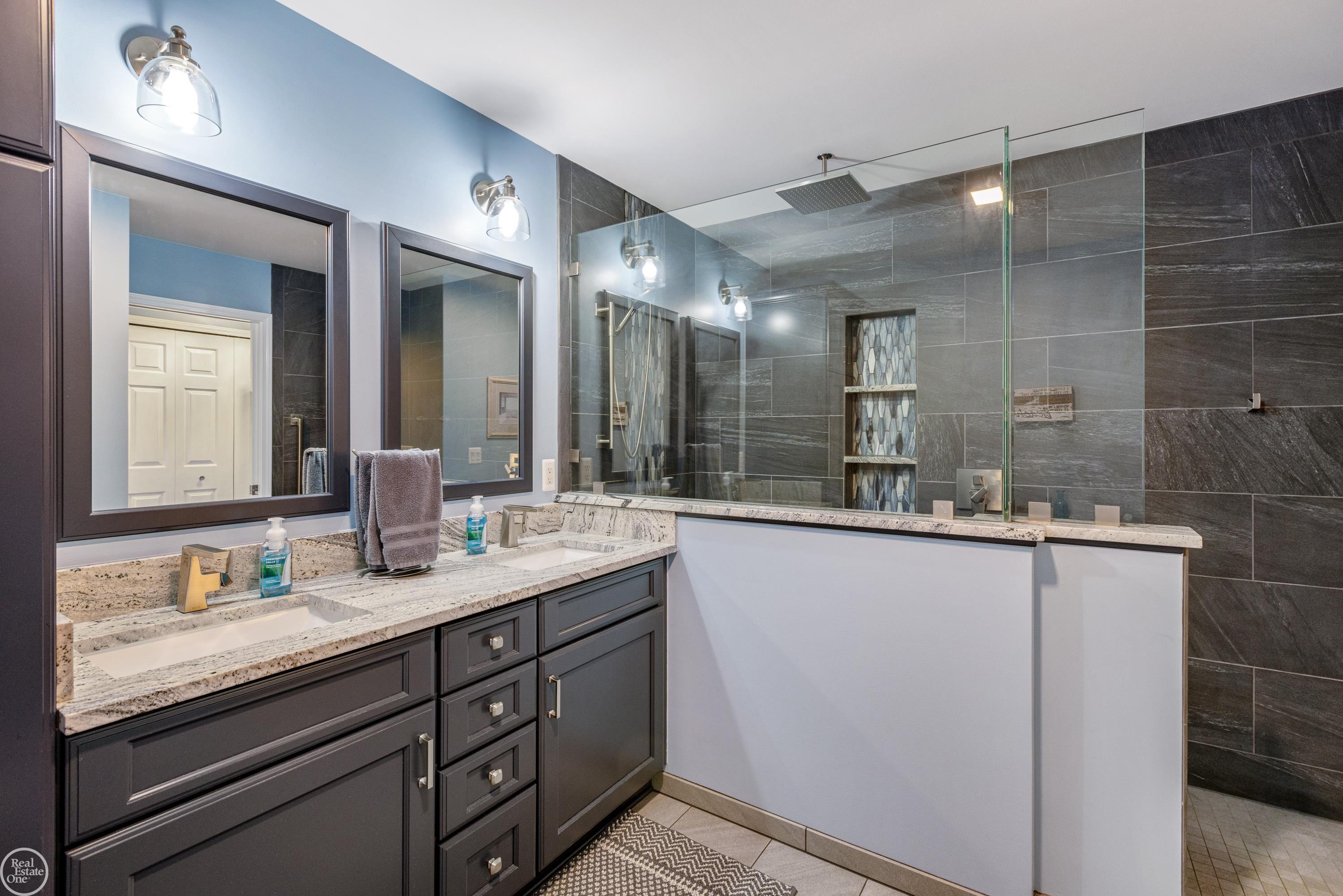 52103 Southview Ridge Macomb, MI 48042 - Photo 22 of 49 50137701-c532f3fe-8496-4e5f-86b2-dc87969cf3a0.JPG