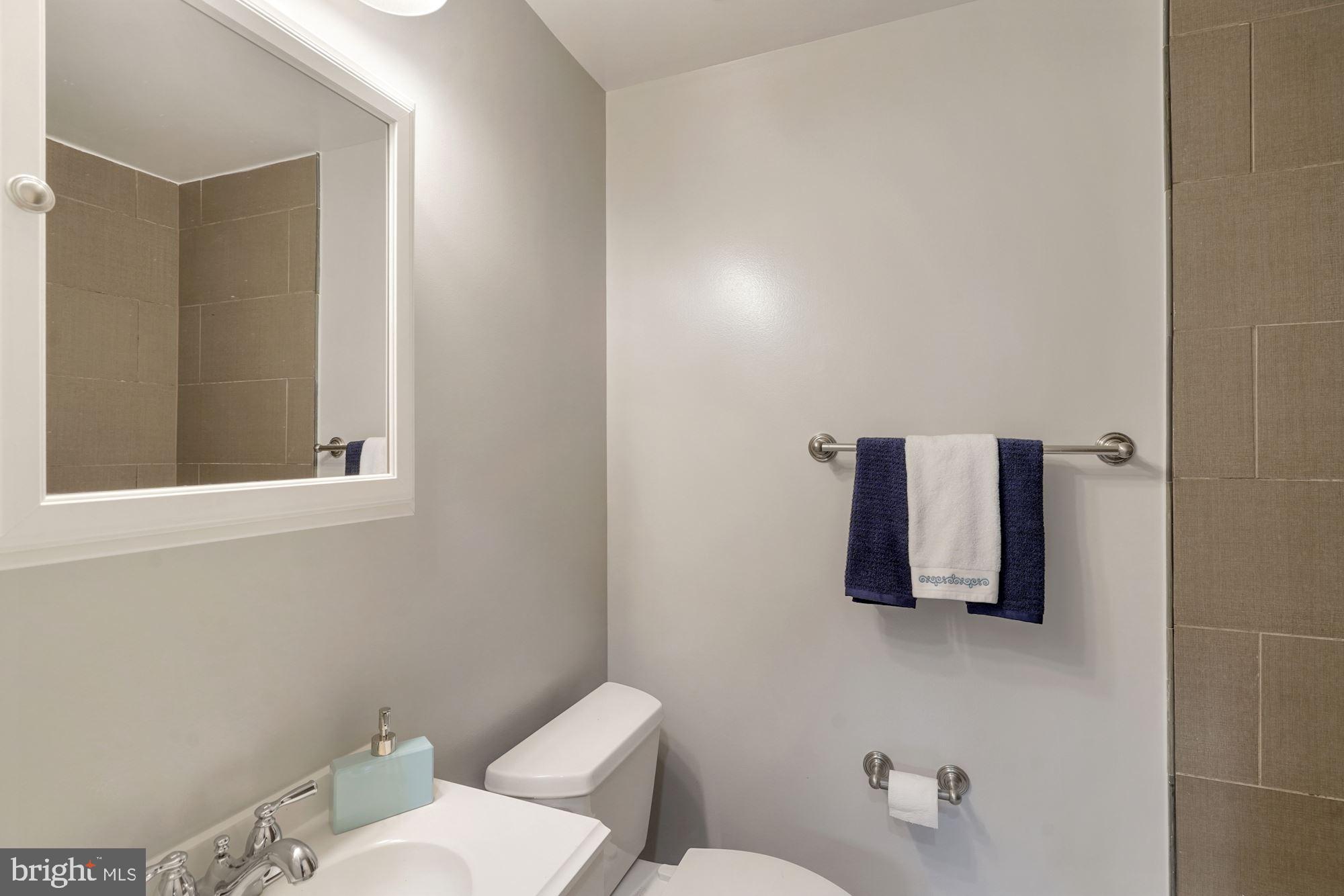 3301 Jermantown Road Fairfax, VA 22030 - Photo 21 of 44 Full bath with tub