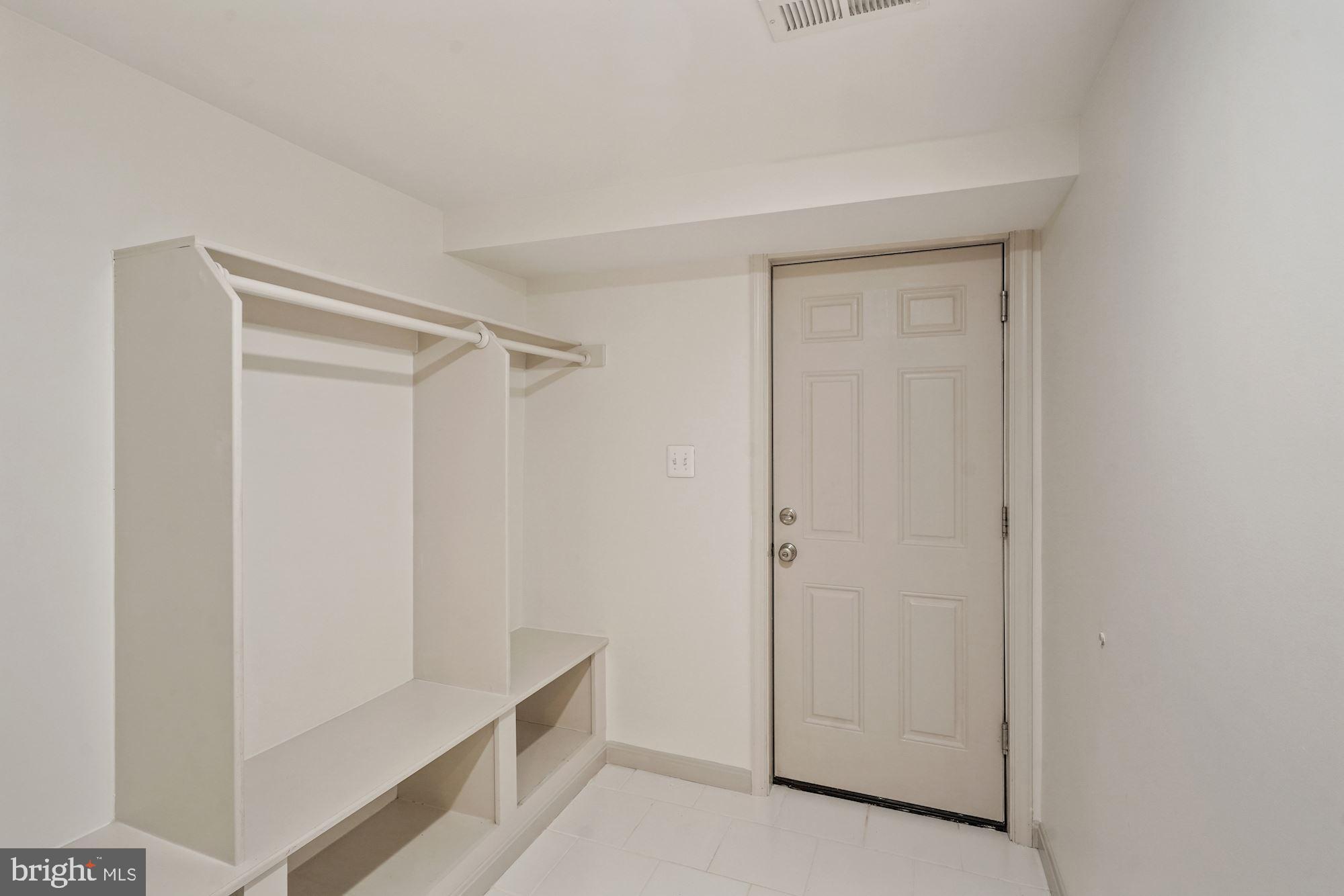 3301 Jermantown Road Fairfax, VA 22030 - Photo 28 of 44 Mud room