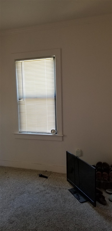 381 Aleut Street Biggs, CA 95917 - Photo 32 of 35 a room with a window