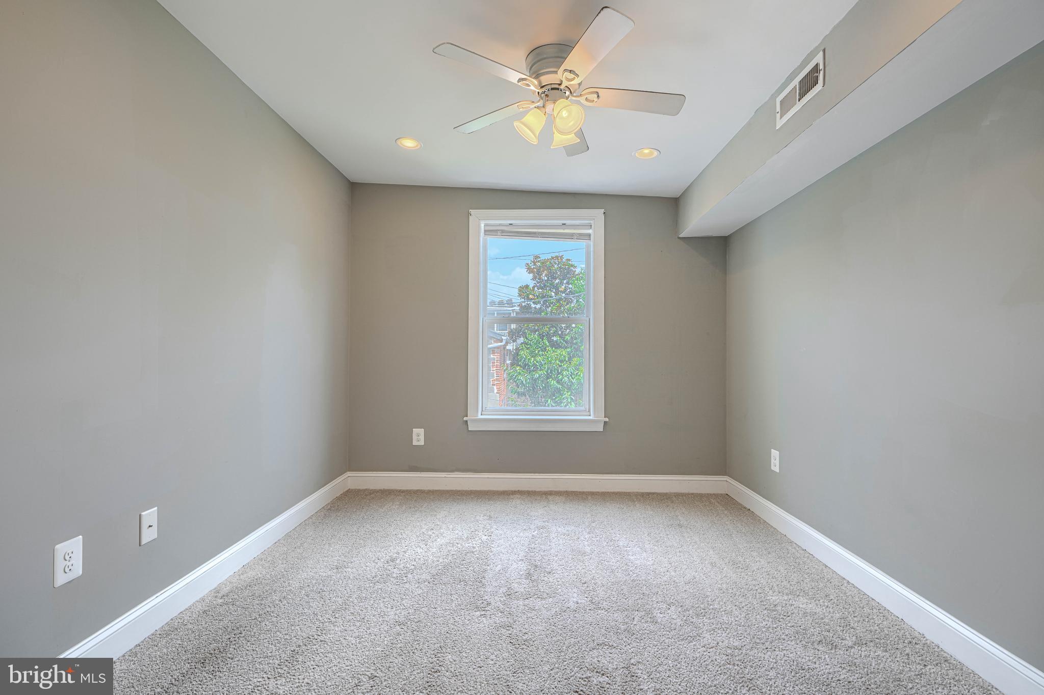 325 South Regester Street Baltimore, MD 21231 - Photo 20 of 41