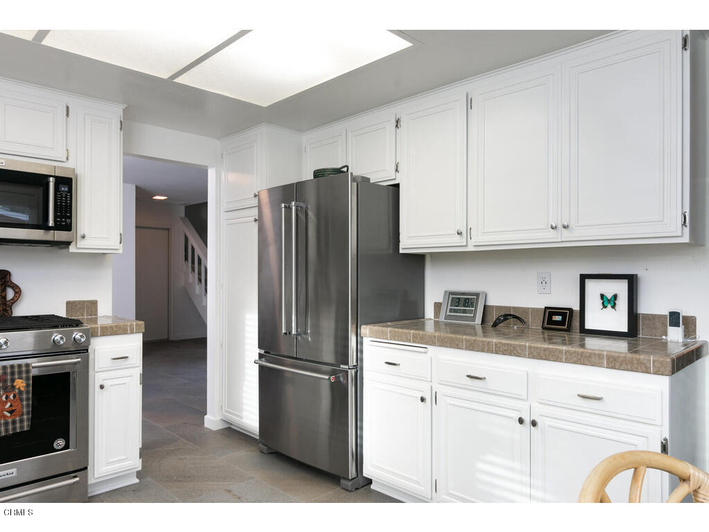 5302 Outrigger Way Oxnard, CA 93035 - Photo 11 of 36 Kitchen
