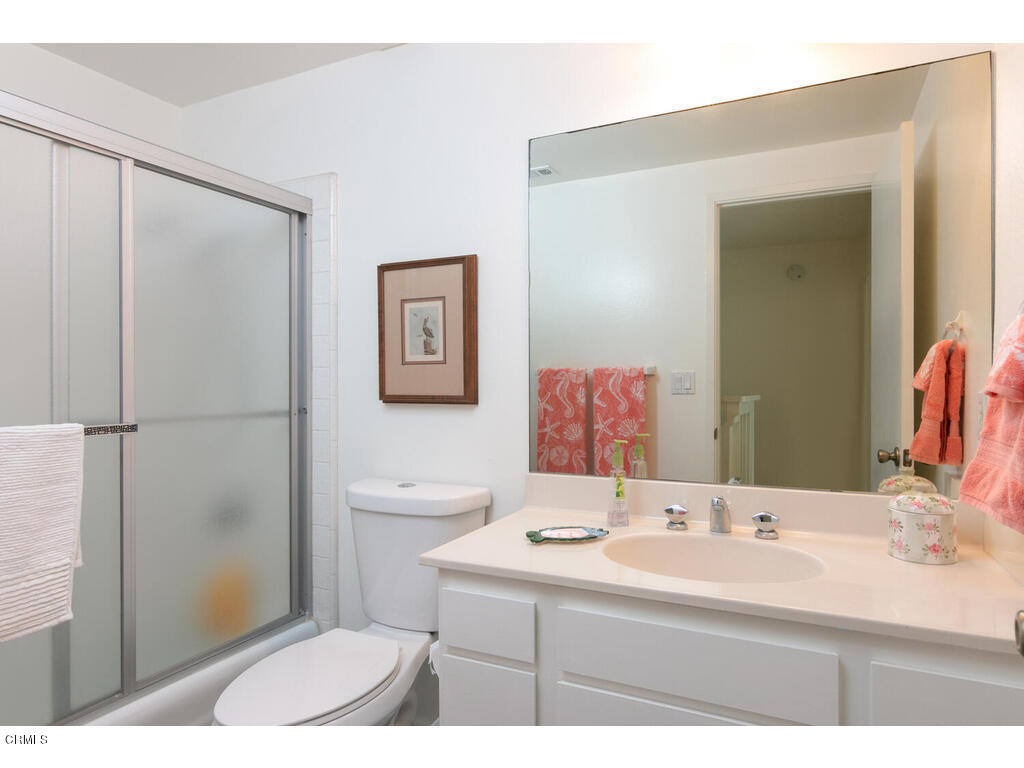 5302 Outrigger Way Oxnard, CA 93035 - Photo 25 of 36 Upstairs Guest Bathroom