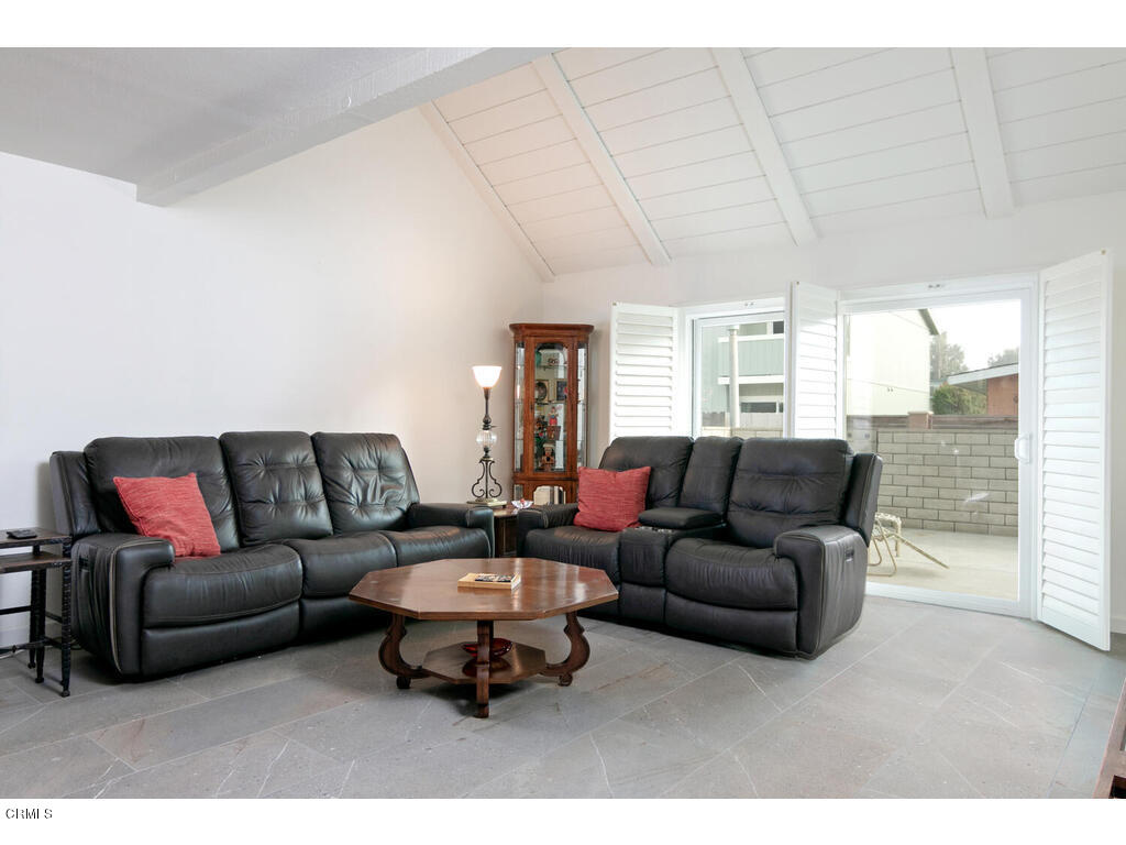 5302 Outrigger Way Oxnard, CA 93035 - Photo 4 of 36 Living Room