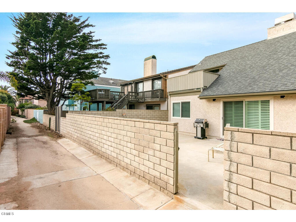 5302 Outrigger Way Oxnard, CA 93035 - Photo 31 of 36 Beach Access walkway
