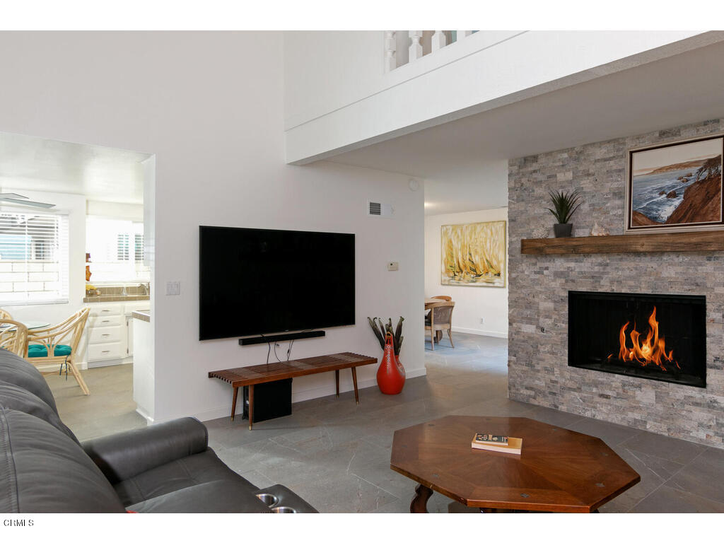 5302 Outrigger Way Oxnard, CA 93035 - Photo 8 of 36 Living Room