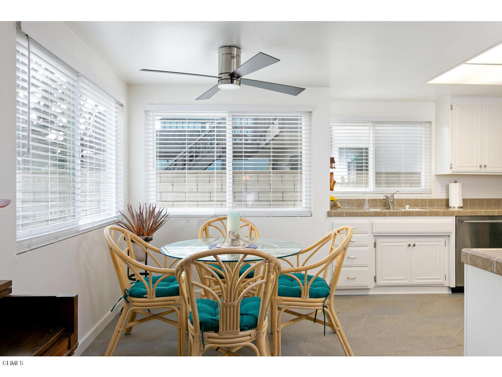 5302 Outrigger Way Oxnard, CA 93035 - Photo 9 of 36 Breakfast Area