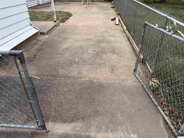 a view of a pathway of a house with wooden fence