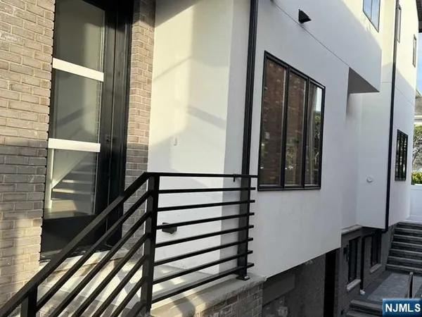 $7,800 | 207 4th Street, Unit B, Palisades Park, NJ 07650