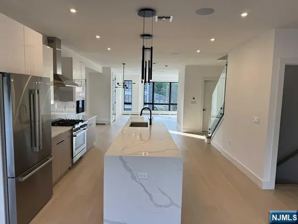 $7,800 | 207 4th Street, Unit B, Palisades Park, NJ 07650