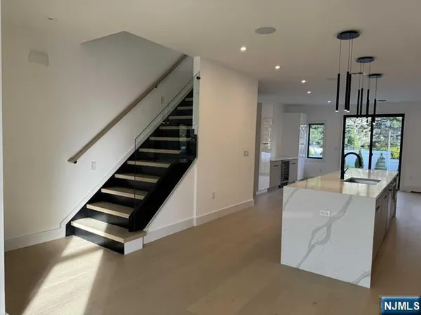 $7,800 | 207 4th Street, Unit B, Palisades Park, NJ 07650
