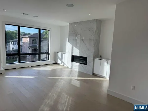 $7,800 | 207 4th Street, Unit B, Palisades Park, NJ 07650