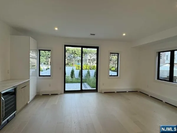 $7,800 | 207 4th Street, Unit B, Palisades Park, NJ 07650