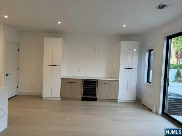$7,800 | 207 4th Street, Unit B, Palisades Park, NJ 07650