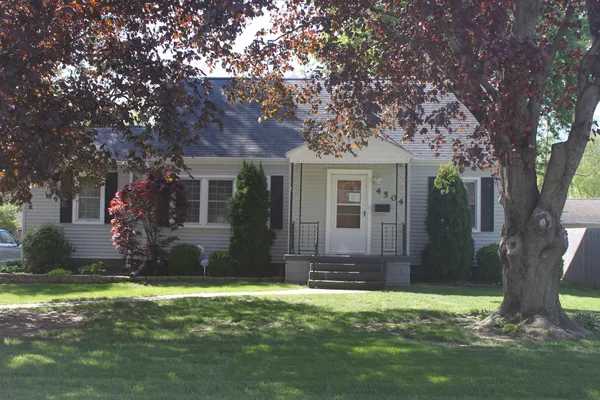 $289,900 | 4504 26th Avenue, Moline, IL 61265