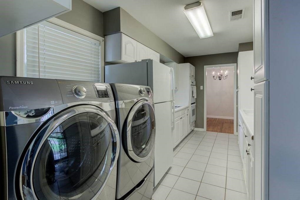 4811 Mockingbird Lane Memphis, TN 38117 - Photo 14 of 19 a view of a hallway with washer and dryer