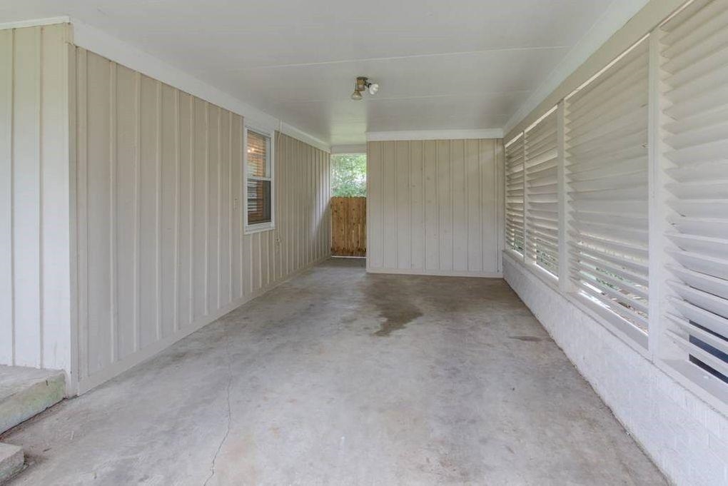 4811 Mockingbird Lane Memphis, TN 38117 - Photo 17 of 19 a view of an empty room with a window