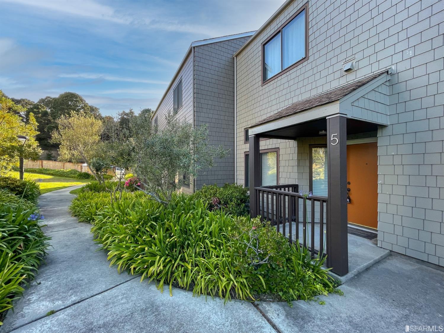 511 King Drive, Unit 5 Daly City, CA 94015 - Photo 1 of 51 a front view of a house with garden