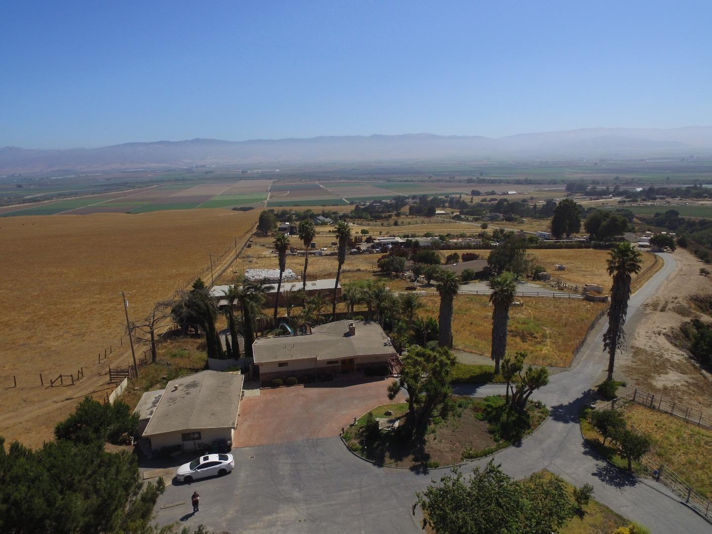 852 River Road Salinas, CA 93908 - Photo 4 of 29 Gallery Image 4