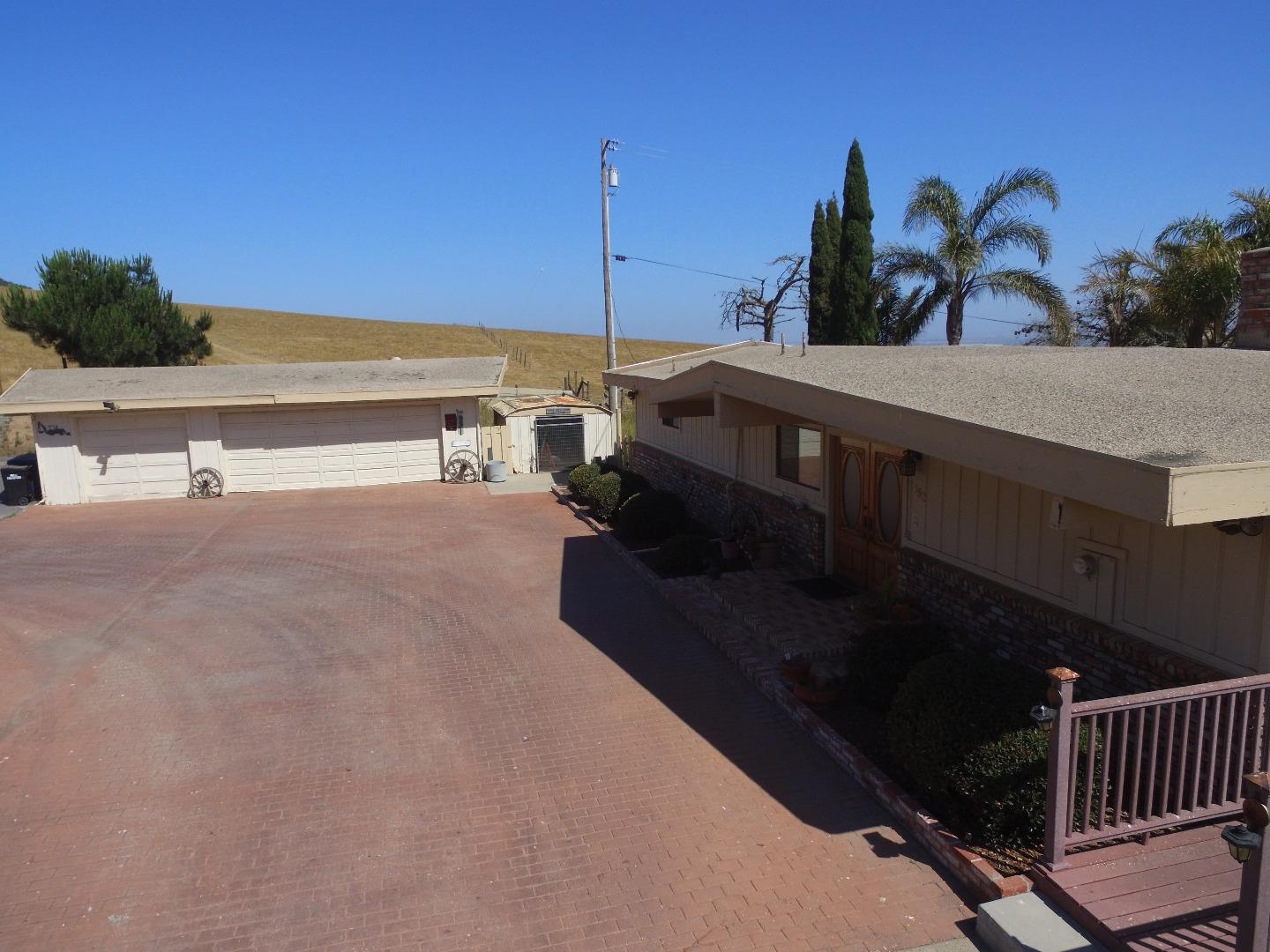 852 River Road Salinas, CA 93908 - Photo 8 of 29 Gallery Image 8