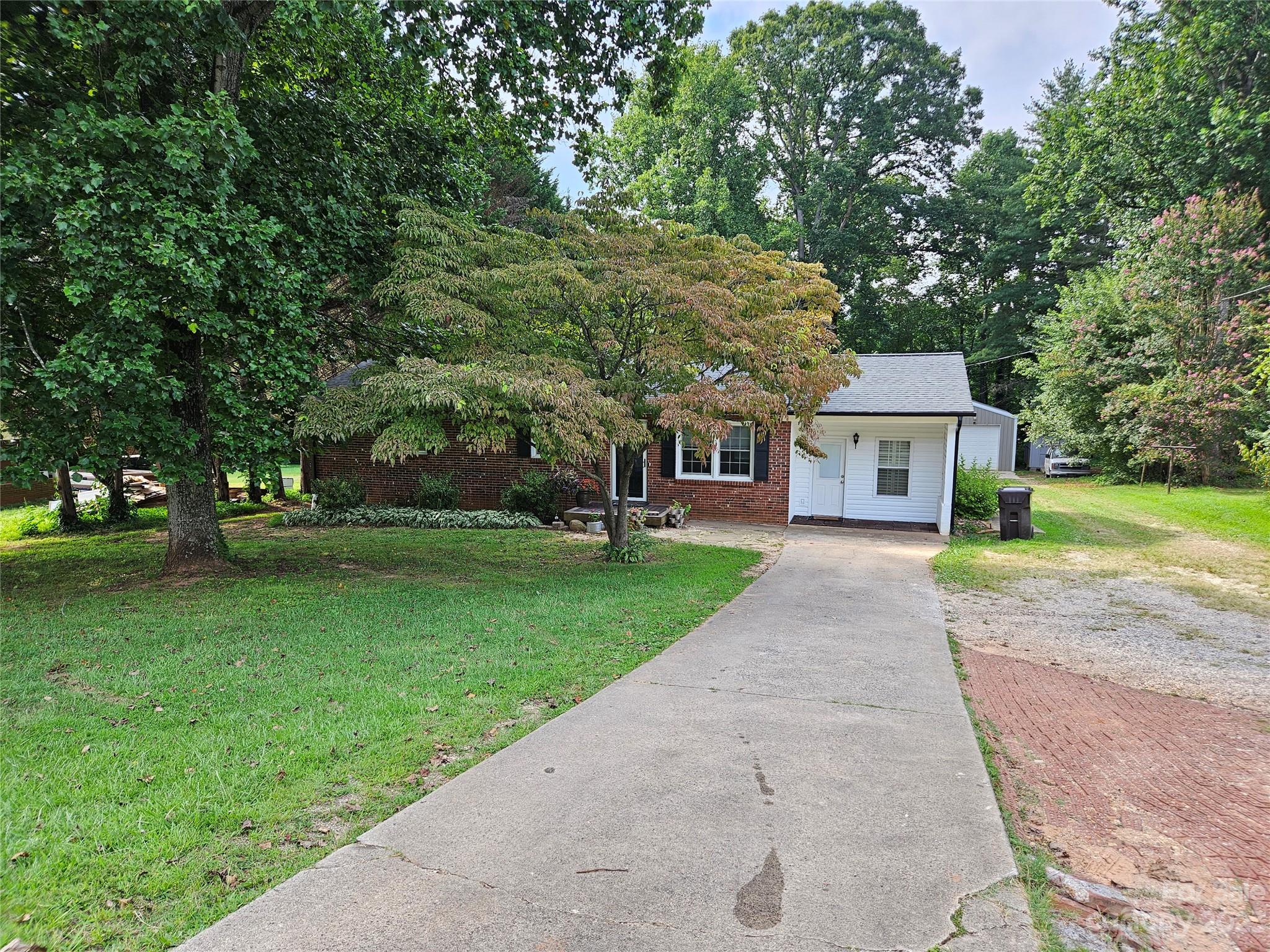 1320 Jamestown Road Morganton, NC 28655 - Photo 4 of 42 Gallery Image 4