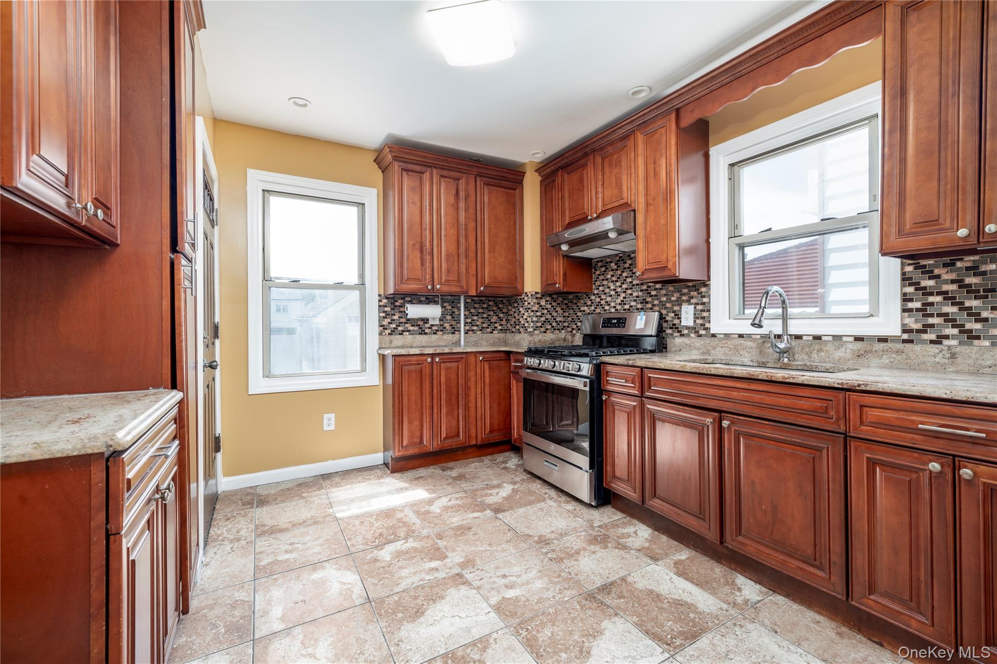 168-14 110th Road Queens, NY 11433 - Photo 7 of 18