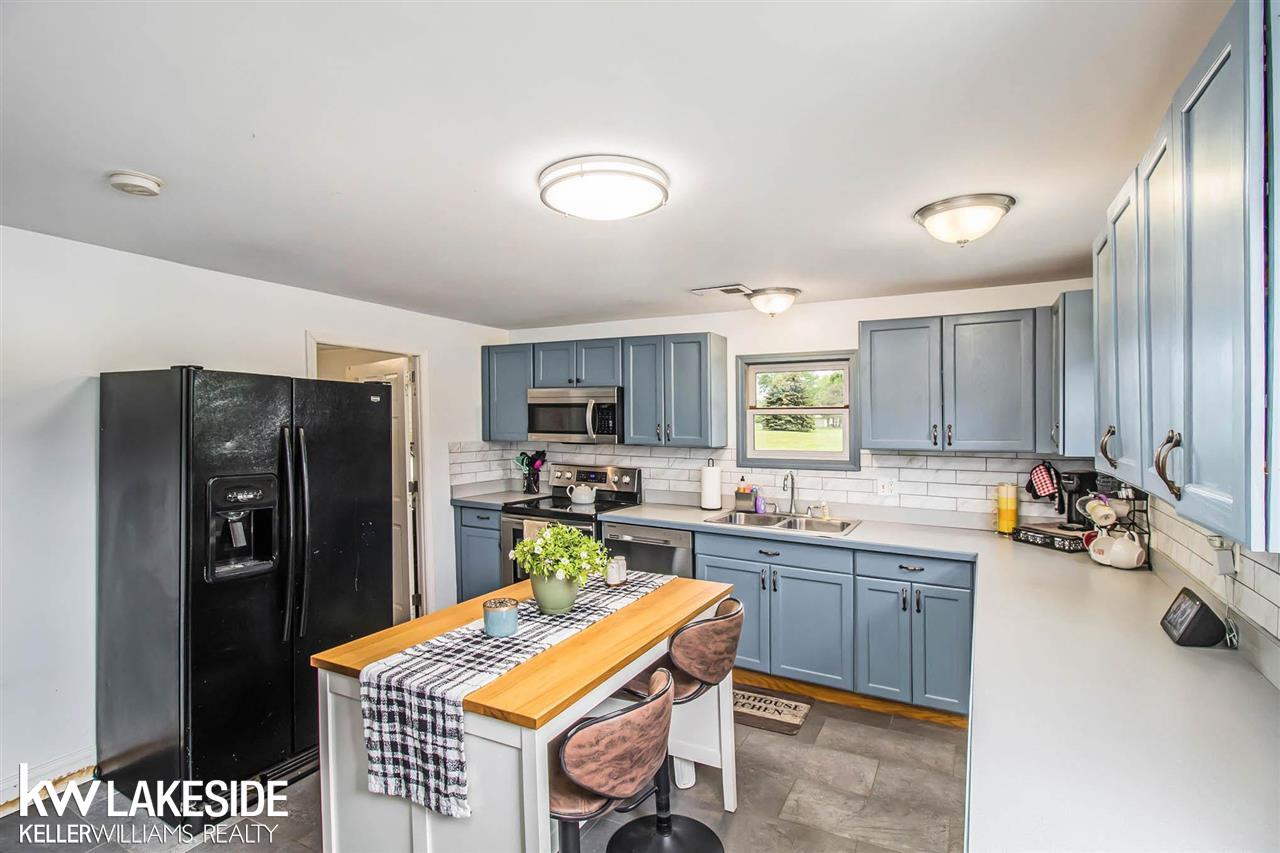 489 Capac Road Allenton, MI 48002 - Photo 9 of 15 50075163-8.JPG