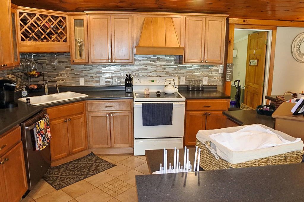 235 Mussey Street Rutland, VT 05701 - Photo 8 of 40