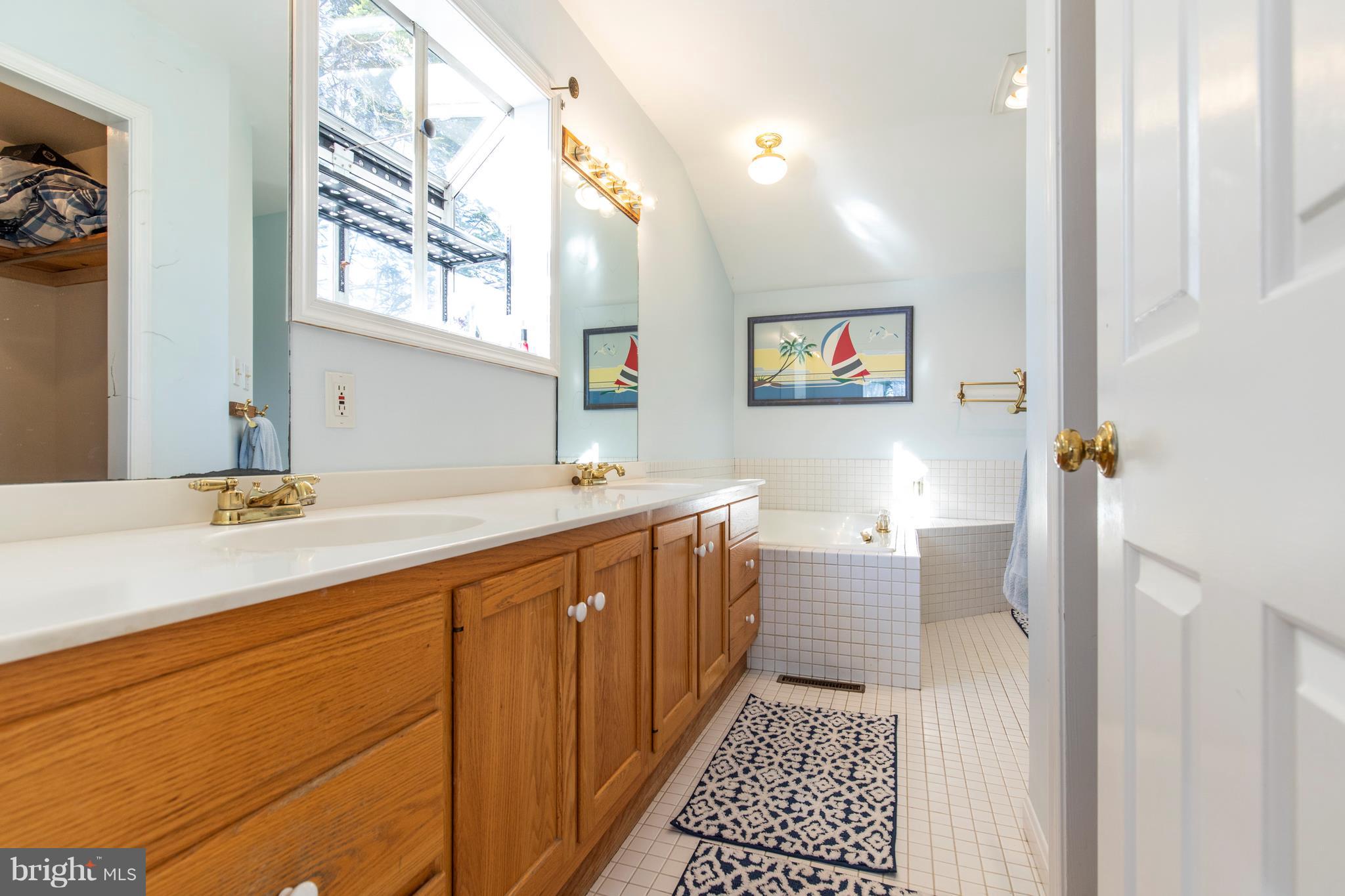 246 Marlborough Road Kennett Square, PA 19348 - Photo 18 of 31 Hall Bath