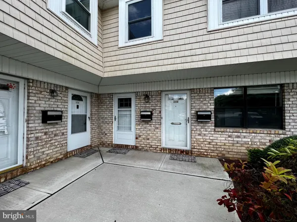 $230,000 | 211 Silver Court, Hamilton, NJ 08690