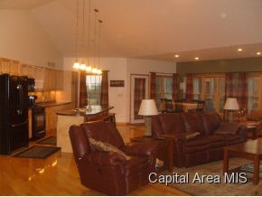 27451 East County Line Road Waggoner, IL 62572 - Photo 5 of 13