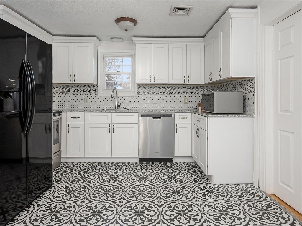 14 Endmoor Road Westford, MA 01886 - Photo 19 of 34